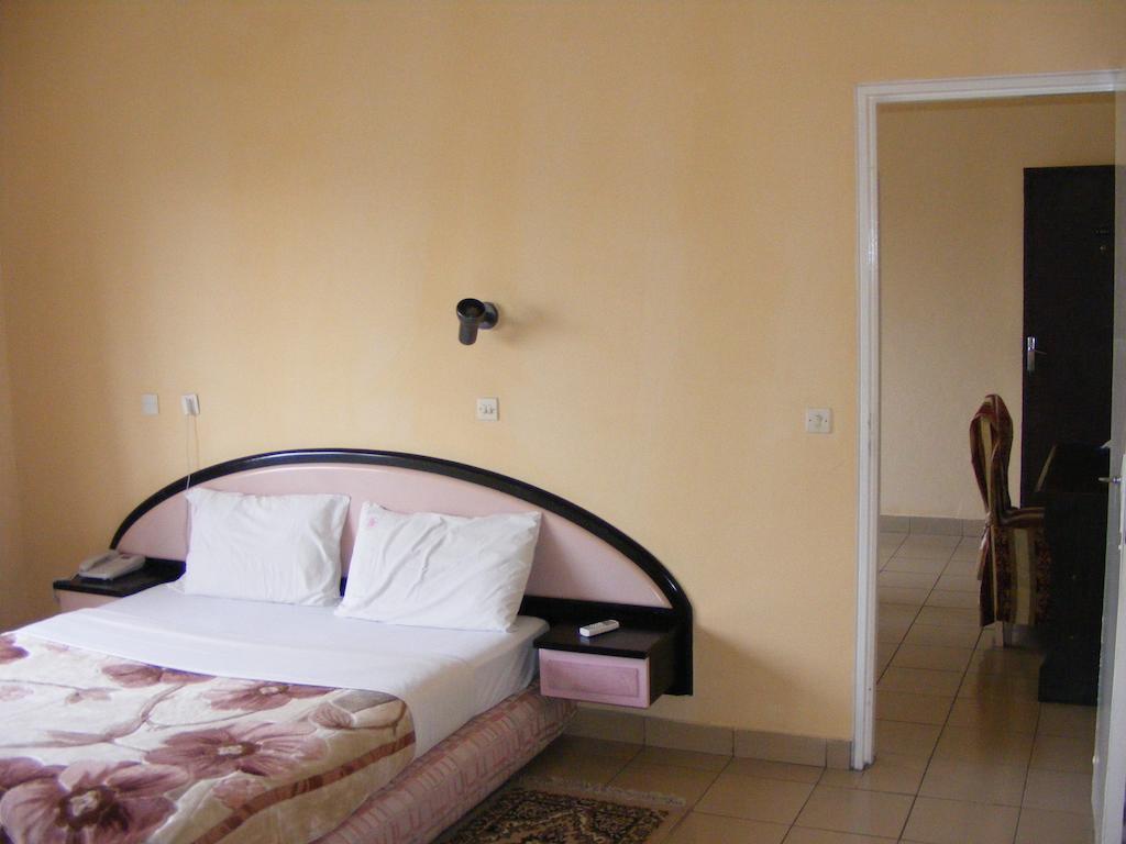 Hotel Beausejour Mirabel Bonaberi Quarto foto